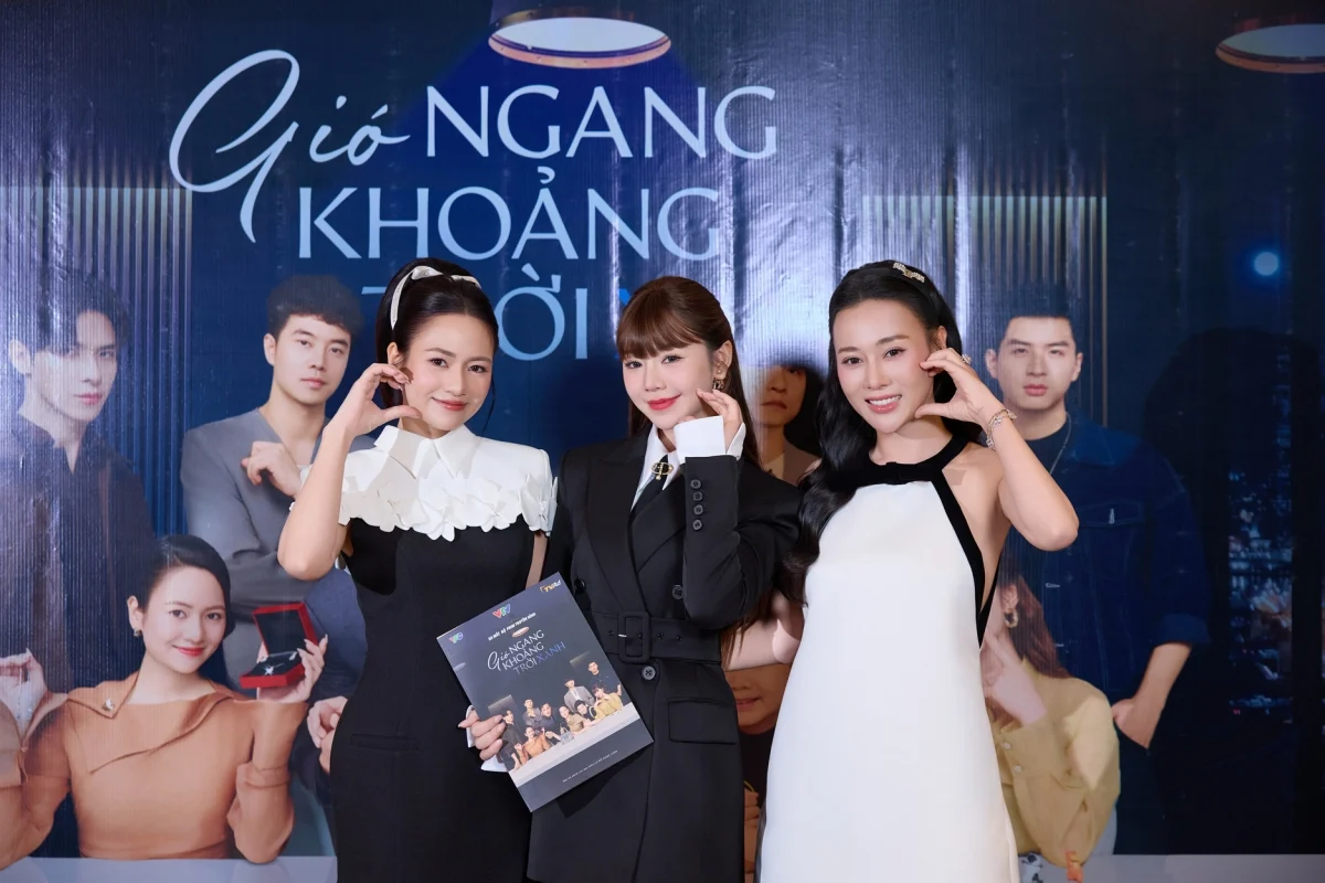 Poster phim Gió Ngang Khoảng Trời Xanh - Across The Blue Sky(2025)